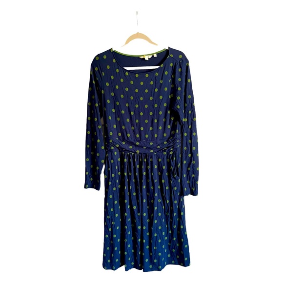 Boden Dresses & Skirts - Boden jersey dress women’s 8R modest Long sleeves. Knee-length and Barely worn.